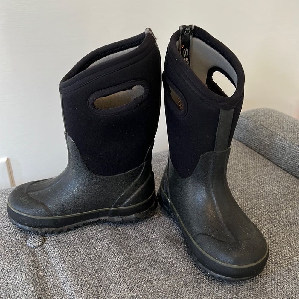 Bogs kids size 10 insulated winter boot